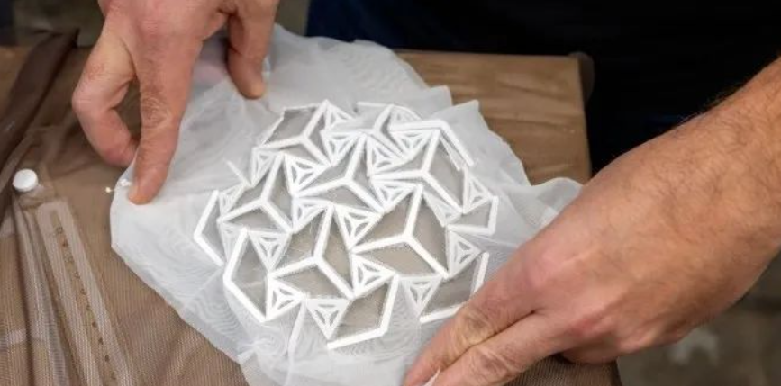 美國康奈爾大學(xué)HelioSkin：可追蹤光線的仿生定制太陽能電池板 image